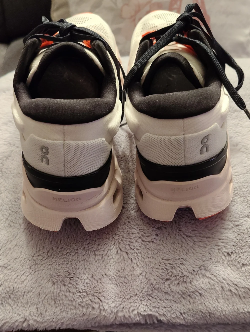 On Cloud Woman Shoes  White and Orange Athletic Youth Comfort Running Shoes